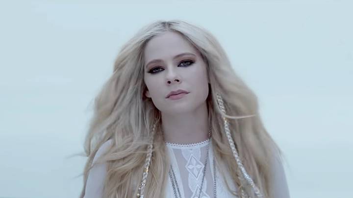 Avril Lavigne, música, salud, enfermedad de Lyme, enfermedades raras