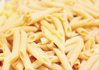 Receta cardiosaludable: cilindros de pasta rellena de tomate con ajo y perejil