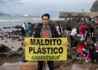 Jon Kortajarena se une a Greenpeace para recoger plástico