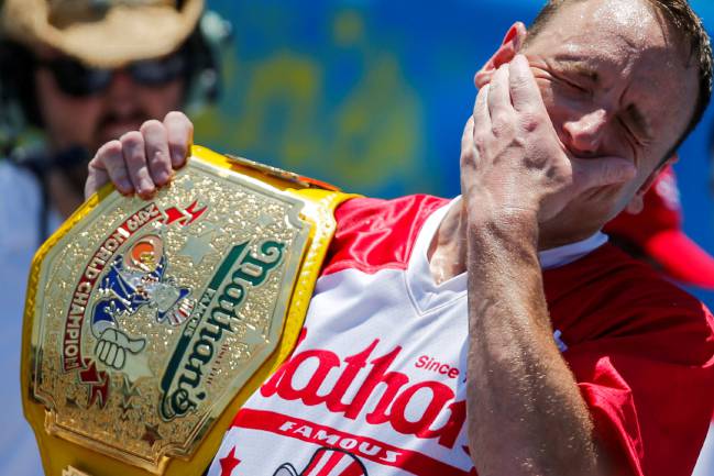 Joey Chestnut, hot dog, perrito caliente, competición, salud, nutrición