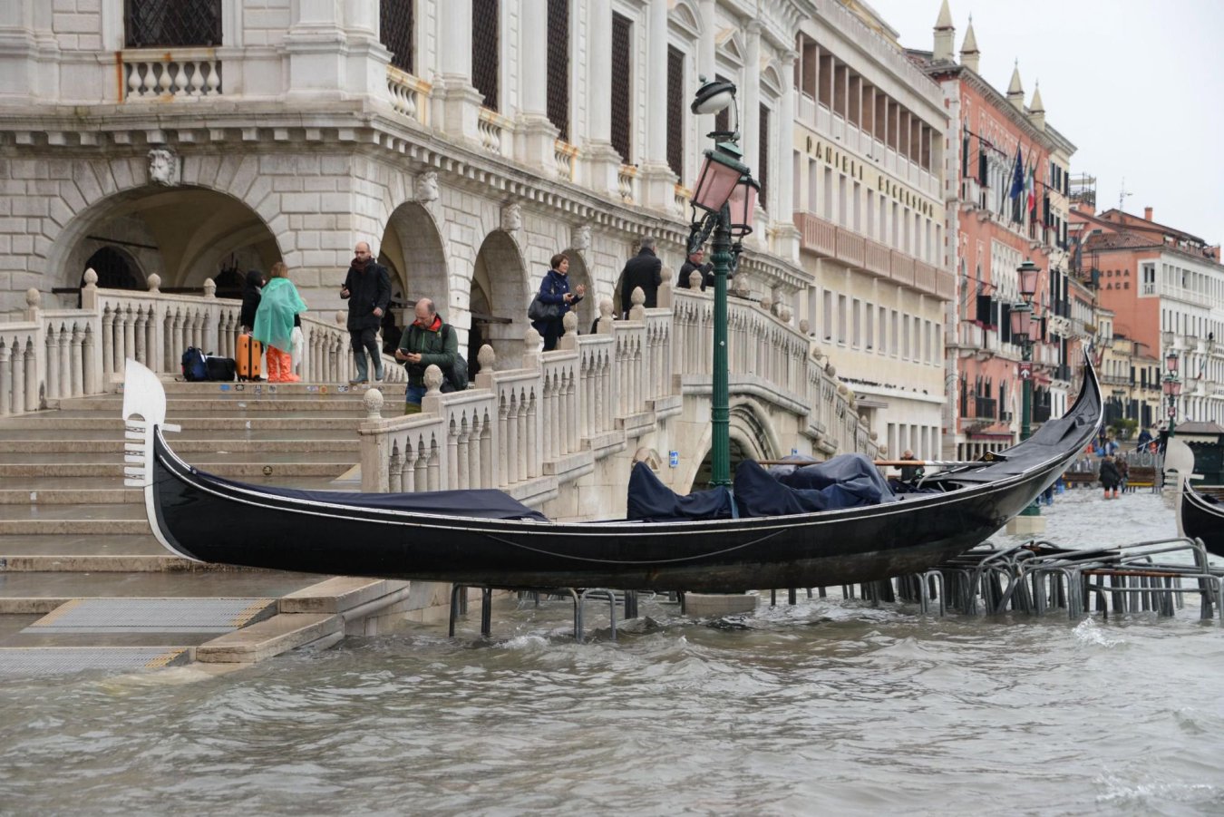 Река в венеции. Венеция обмелела. Обмелевшая Венеция.