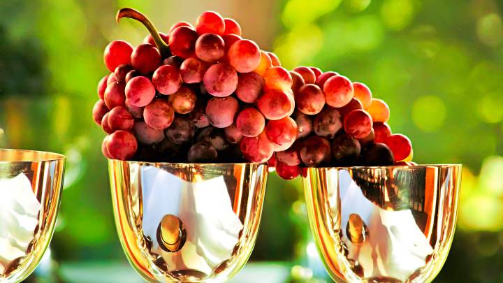 Un racimo de uvas para la leyenda de origen desconocido de las 12 uvas en las campanadas de Nochevieja.
