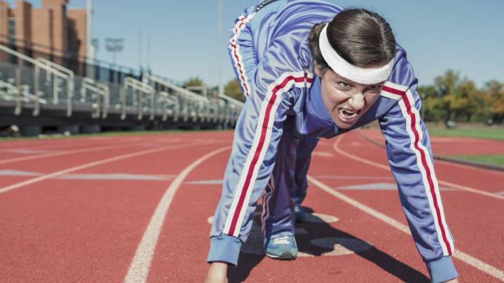 Una mujer se prepara para correr durante el mes abstemio en Reino Unido.