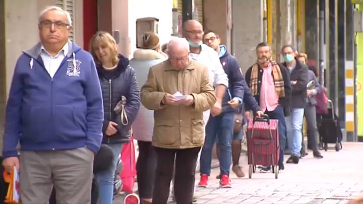 Los trucos para acertar al ir al supermercado y no sufrir una cola eterna
