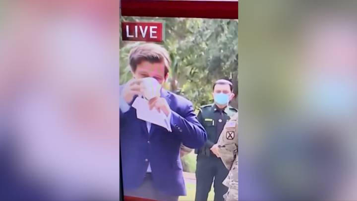 Coronavirus: Florida governor struggles to put on a face mask