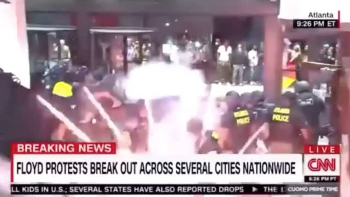 Tensión en Atlanta: manifestantes atacan la sede de la CNN - AS.com