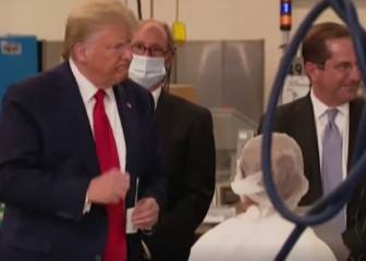 ¡Escándalo de Trump! Visita una fábrica sin mascarilla, se salta las medidas y se jacta...