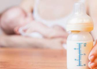 ¿Puede una madre con COVID seguir dando leche a su bebé?