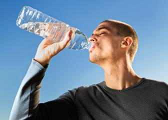 Cómo saber si estamos deshidratados y cuánta agua hay que beber al día
