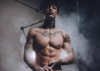 Cómo fortalecer los pectorales usando 2 sillas