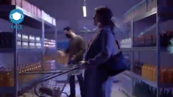 El vídeo que demuestra hasta dónde puede llegar el coronavirus a través de las gotitas