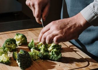 Receta saludable: pizza vegetal de brócoli, tomate, mozarella y albahaca