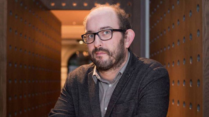 Borja Cobeaga le cuenta a Juan del Val cómo grabó un corto sin energía