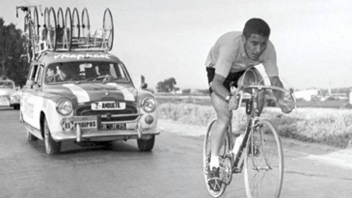 Anquetil fue el primer ciclista que ganó Giro, Tour y Vuelta.