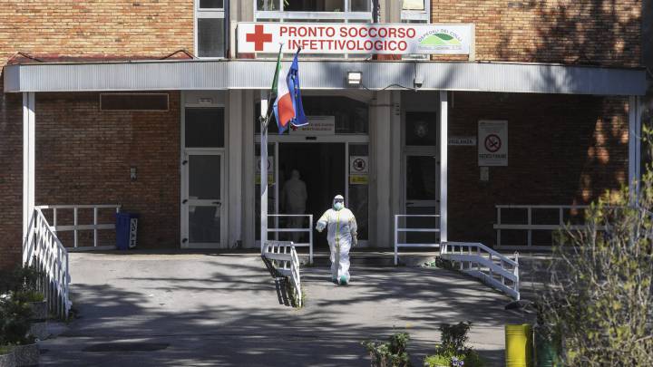 Un médico de 85 años regresa para frenar el COVID-19 en Italia