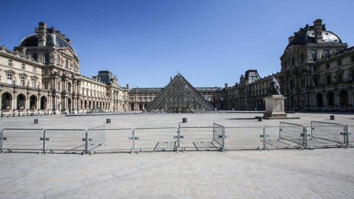 La Plaza del Louvre, en París.