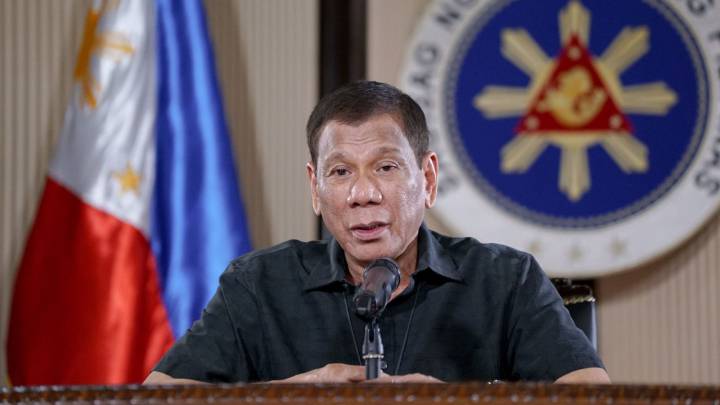 Philippine president tells police to 'shoot dead' lockdown abusers