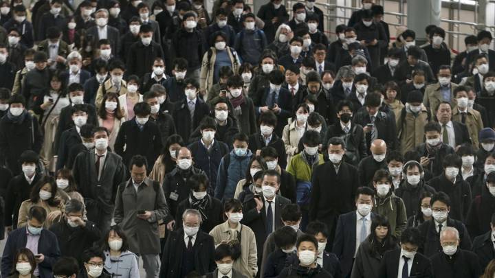 ¿Por qué Japón ha pasado de ser ejemplo en coronavirus a decretar el estado de alerta?
