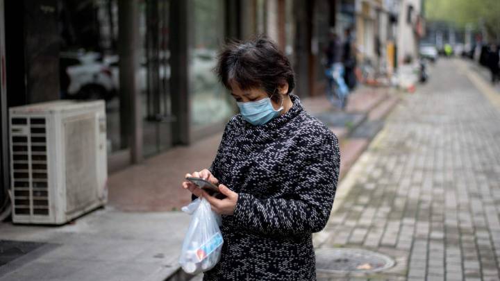 Coronavirus: los 20 millones de móviles desparecidos en China que hacen dudar al mundo