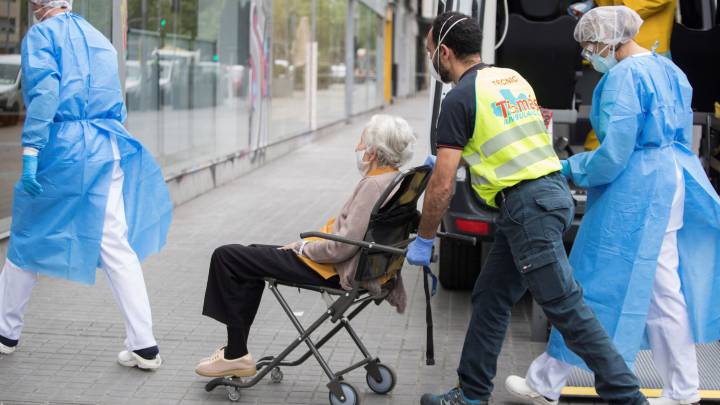 Pico de contagios en España: los datos de la curva epidemiológica, hoy, 18 de abril
