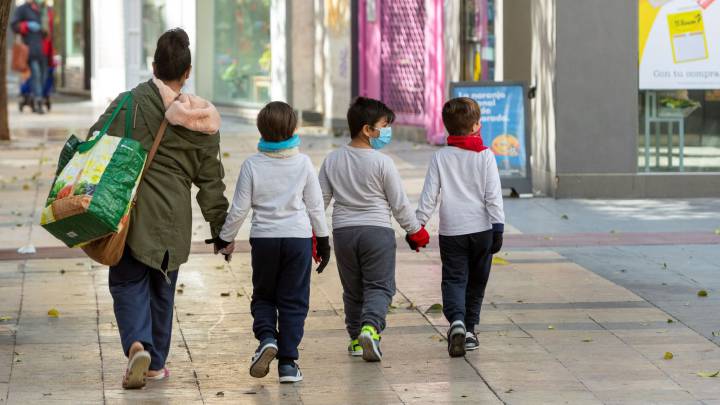 ¿En qué países ya se permite salir a los niños en cuarentena?