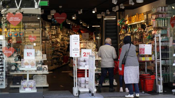 El modelo de Alemania contra el Coronavirus: salir en parejas, abren comercios... 