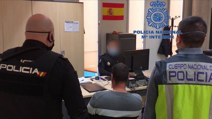 Un falso policía estafa 300 euros en Lorca