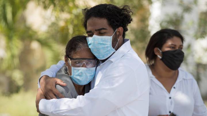 La R. Dominicana acumula más de 100 muertes por beber alcohol artesanal