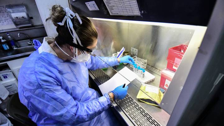 Sanidad ordena hacer la PCR en las primeras 24 horas a cualquier sospechoso de coronavirus