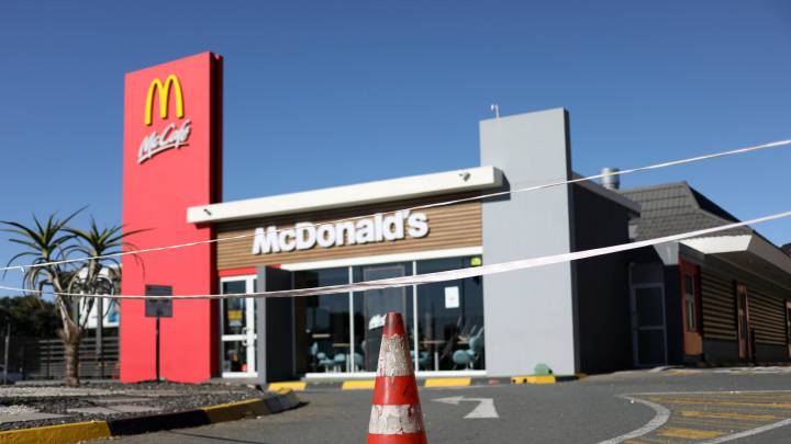 Así reabrirá McDonald\'s sus restaurantes: mamparas, higiene, distancia social...