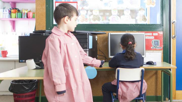 Niños en un aula. 