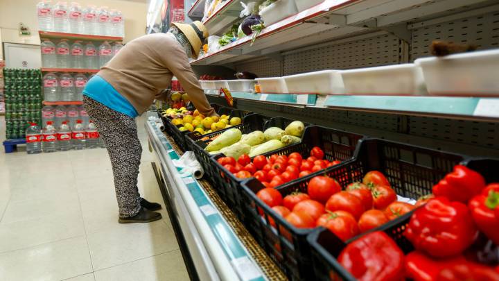 Los envases de los alimentos en el supermercado están libres de coronavirus