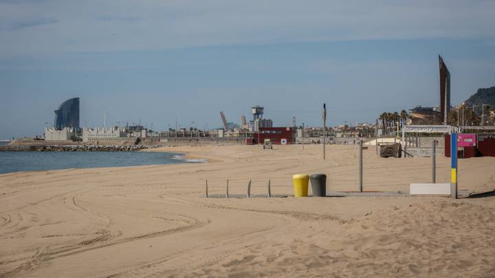 Barcelona rectifica y ahora prohbe tomar el sol en las playas