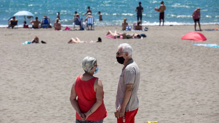 Cádiz cierra una playa tras completarse el aforo máximo