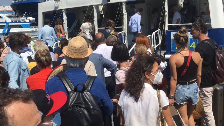 El caos de turistas hace estallar al alcalde de Capri: "Intolerable"
