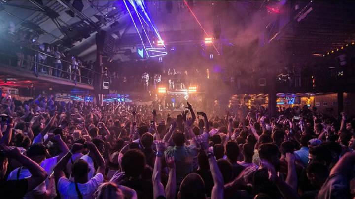 La Policía desaloja a 126 personas de una fiesta privada en la discoteca Amnesia