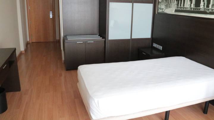 Canarias no permite alojarse en la misma habitación de un hotel a personas que no vivan juntas