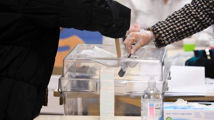 Elecciones en Galicia y País Vasco: cómo solicitar el voto por correo y hasta cuándo se puede