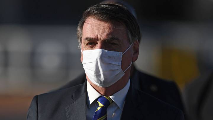 Bolsonaro presenta síntomas de coronavirus y acude a un hospital