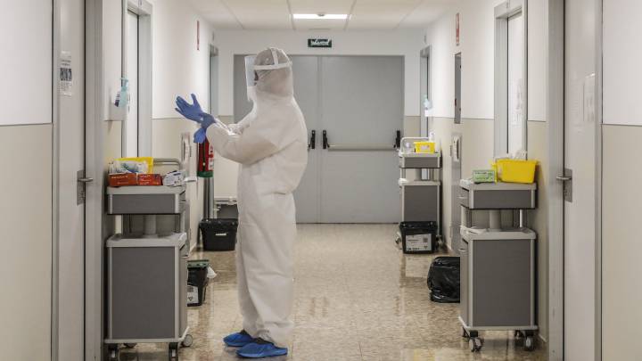 España, azotada por los brotes y se cierran 7.000 camas