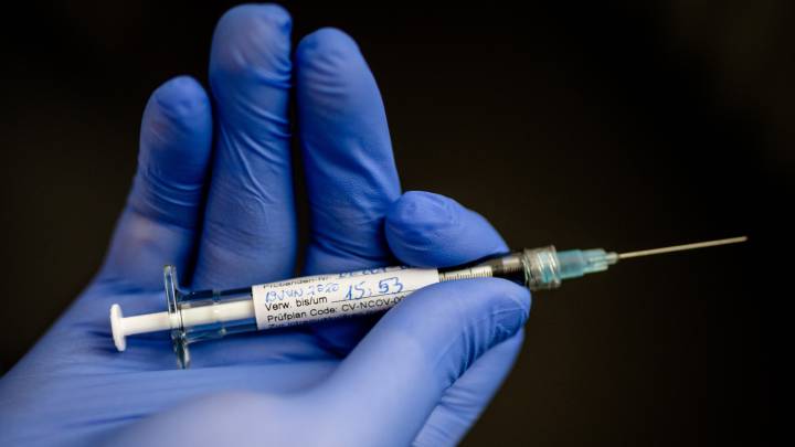 Moderna afirma que su vacuna contra la COVID-19 produce una "robusta" respuesta inmune