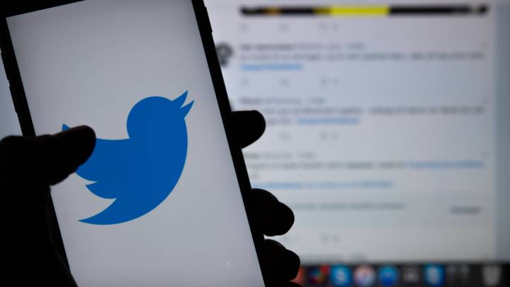 A lo largo de la noche del miércoles, cuentas verificadas han sufrido un ataque masivo, algo jamas visto antes en la red social Twitter.