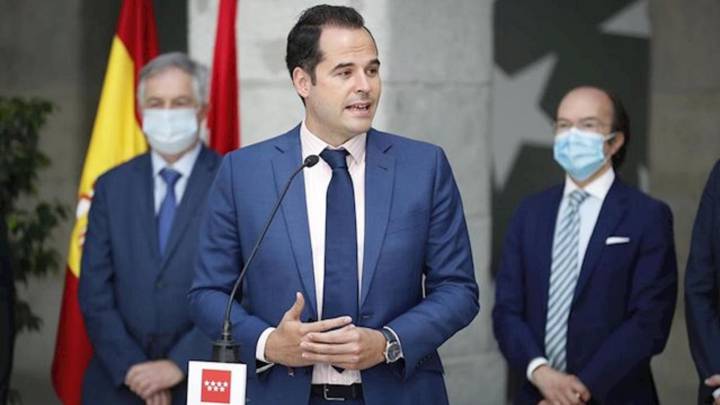 Madrid har obligatorias las mascarillas si el Gobierno no toma medidas en Barajas