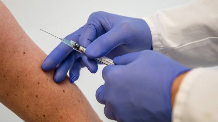 Tres vacunas contra la COVID-19 entran en la fase final de los ensayos clínicos