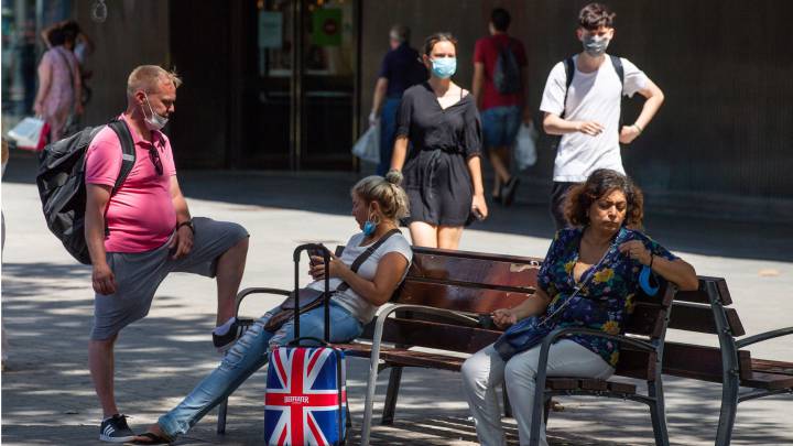 Reino Unido estudia reducir la cuarentena obligatoria a diez días al llegar desde España