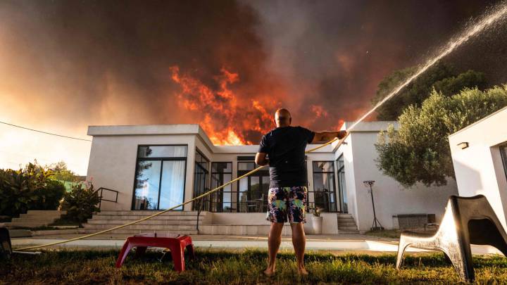 "Pánico" en Francia: más de 2.700 personas evacuadas por un incendio en el sur del país