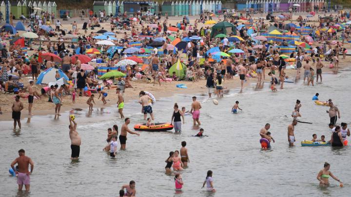 Las playas británicas se llenan pese a la advertencia de las autoridades