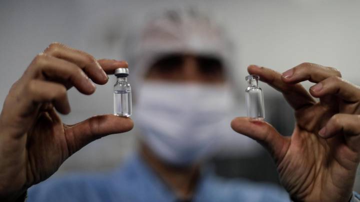 ¿En qué se diferencian la vacuna de Rusia y la de China?