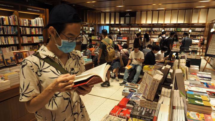 China vuelve a la vida sin mascarillas ni distancia social