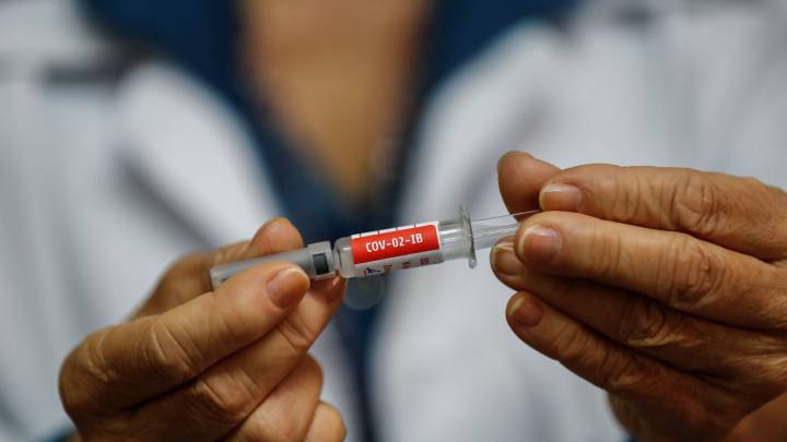 Un 74% de los adultos aceptaría vacunarse contra el coronavirus, según una encuesta